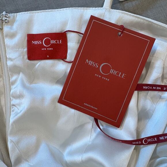 Miss Circle Karmen Pearl Top Pencil Slip Gown with Scarf Small NWT - Picture 5 of 7